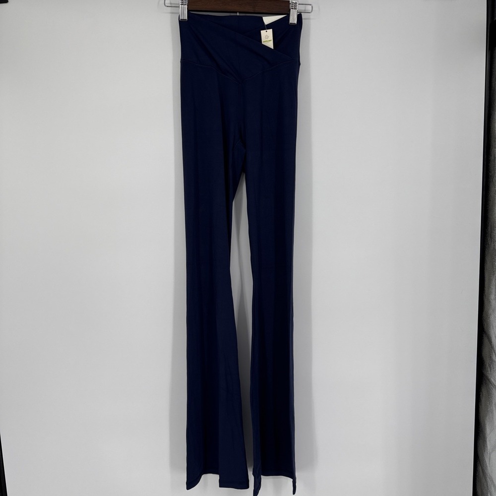 NWT Aerie OFFLINE RealMe Flare Leggings Medium Long Blue 4Way Stretch Breathable - Picture 2 of 9